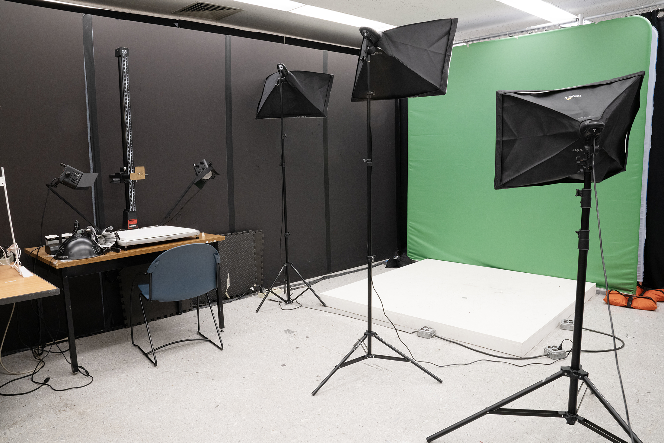 Art Resources Lab showing green backdrop and softbox lights