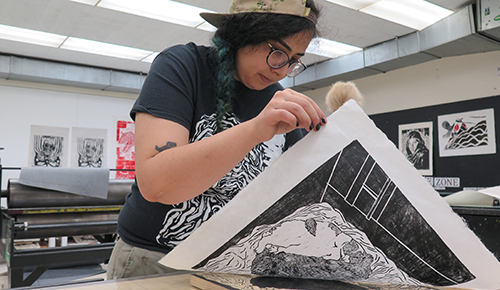 FIT Fine Arts student in screenprinting class