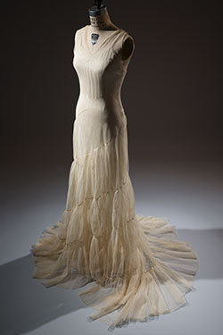 Elegance in an Age of Crisis: Fashions of the 1930s | Fashion Institute ...