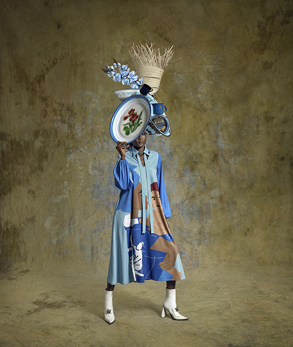 Black model wearing a baket hat and midi blue dress of a mother and child